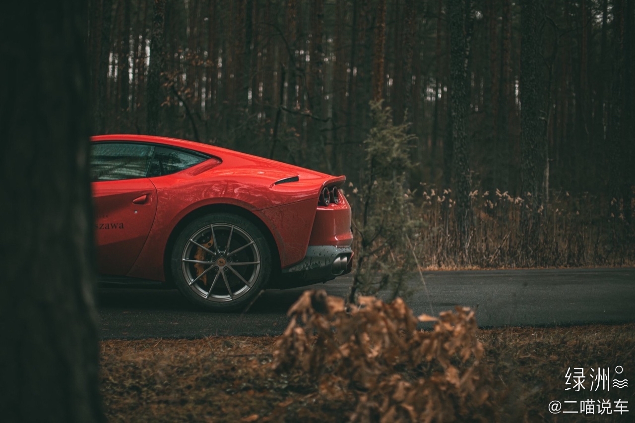 下雨天的深山和法拉利更配哦 法拉利 812 Superfast