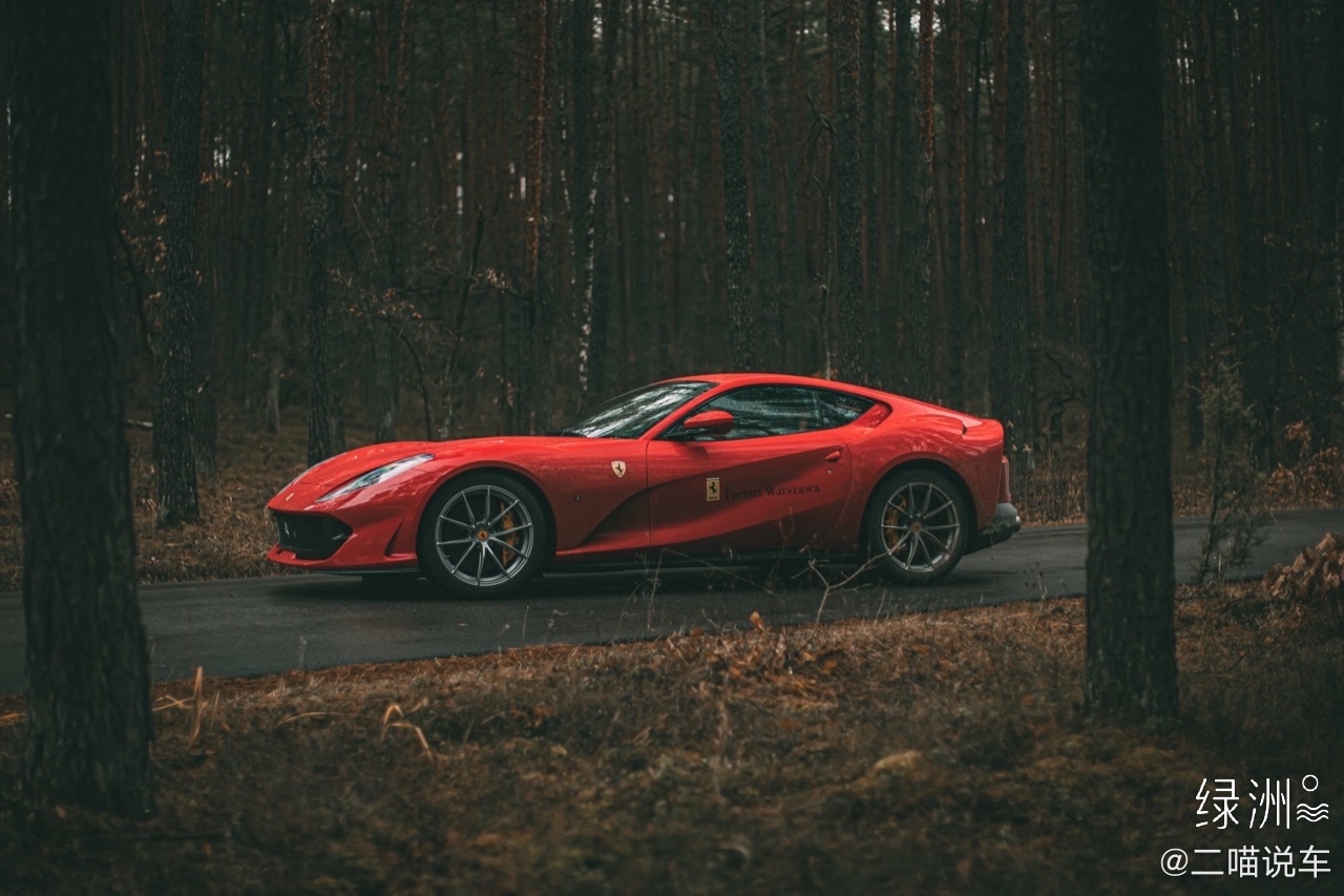 下雨天的深山和法拉利更配哦 法拉利 812 Superfast