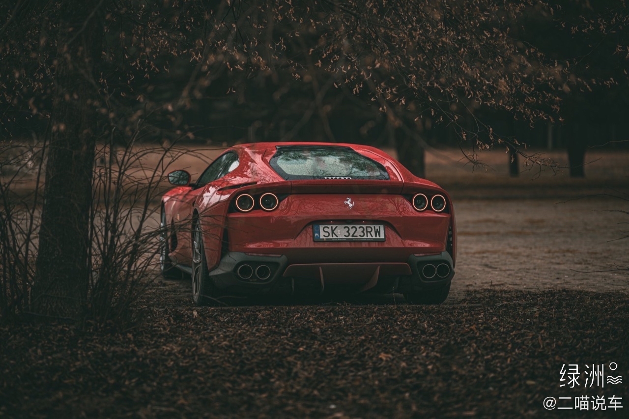 下雨天的深山和法拉利更配哦 法拉利 812 Superfast