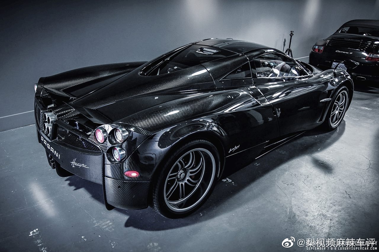 帕加尼/ Pagani Huayra Carbon Edition