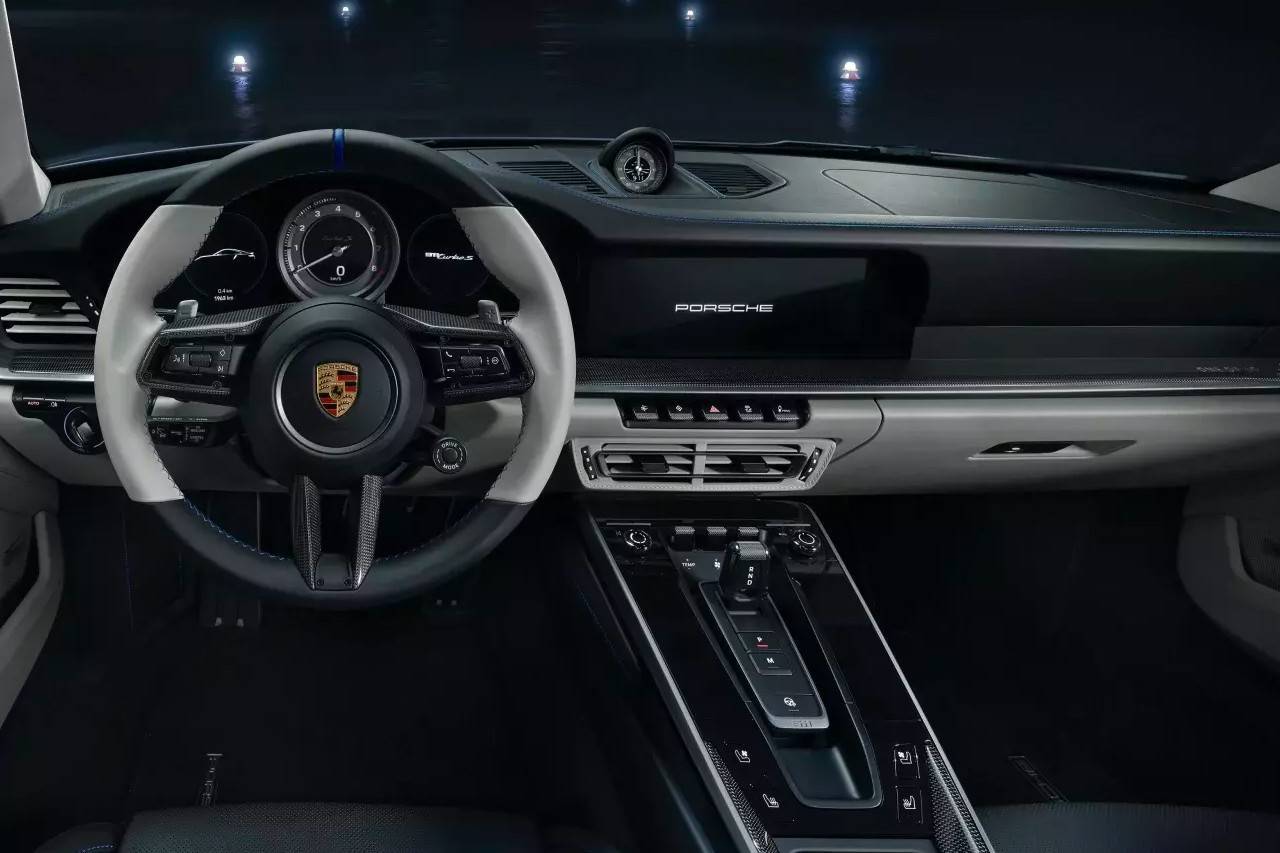 超跑+私人飞机，Porsche x Embraer发布“Duet”合作套装