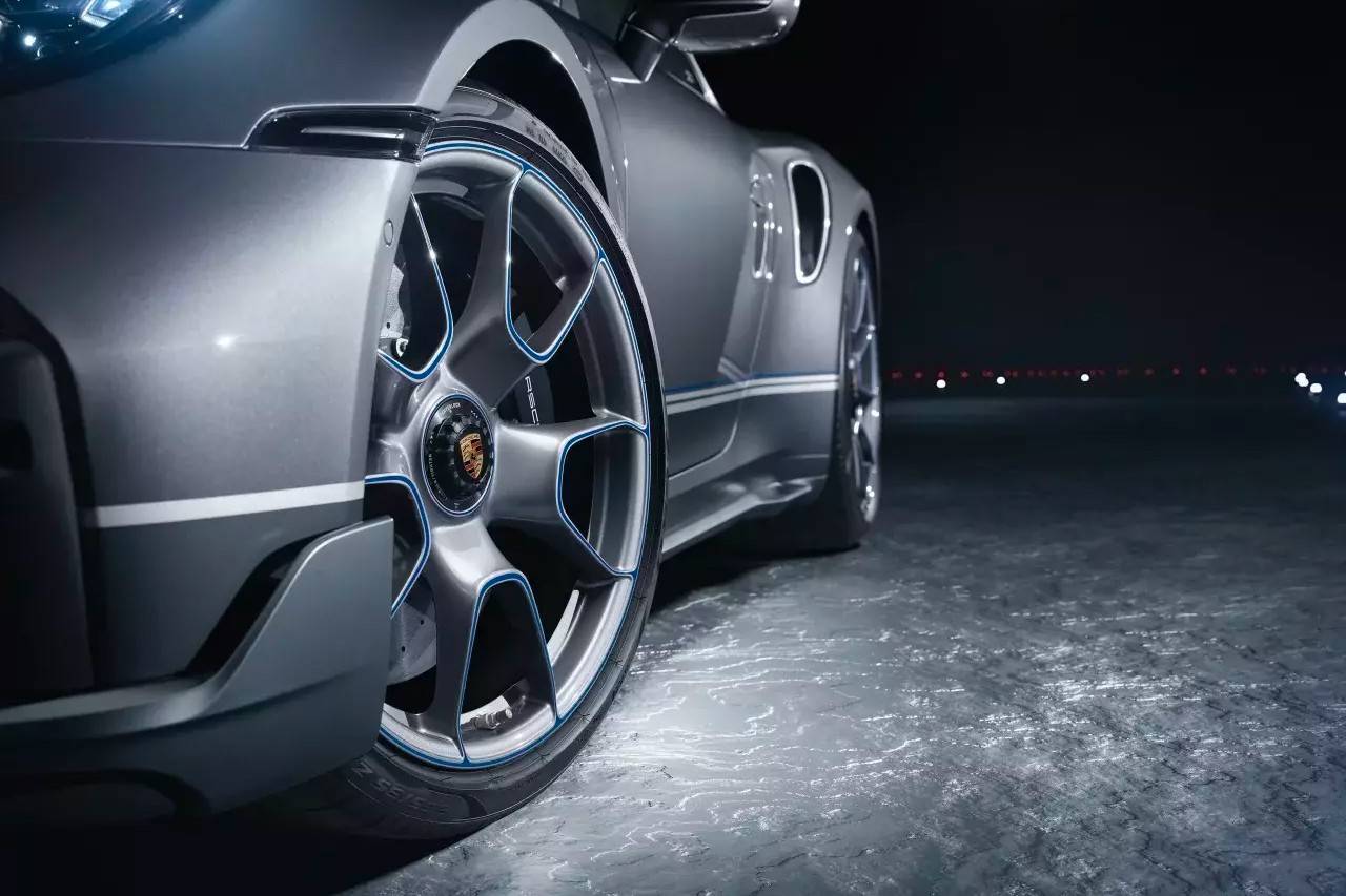 超跑+私人飞机，Porsche x Embraer发布“Duet”合作套装