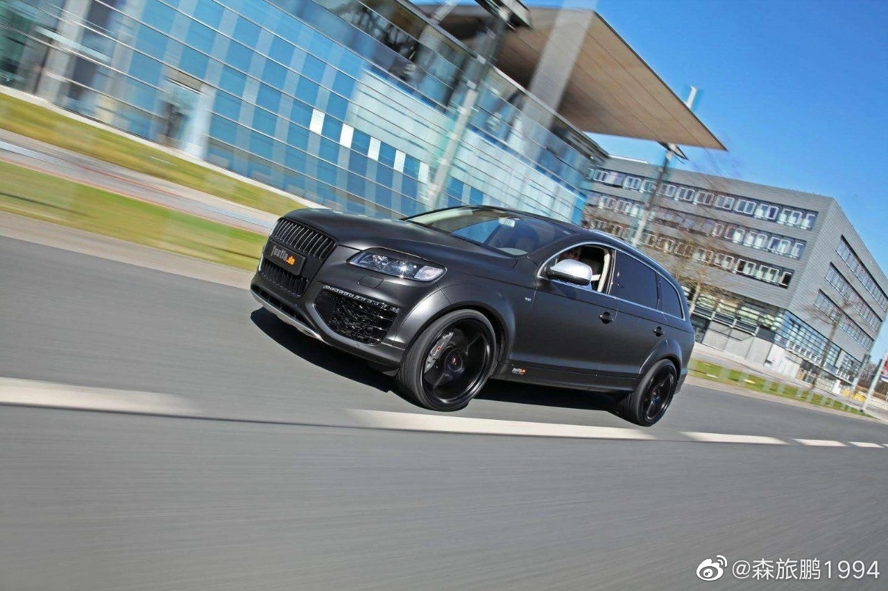 当面落地一台300万的奥迪q7你受的了吗?