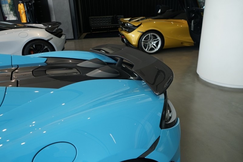 迈凯伦 600LT Spider 库拉索蓝/黑内