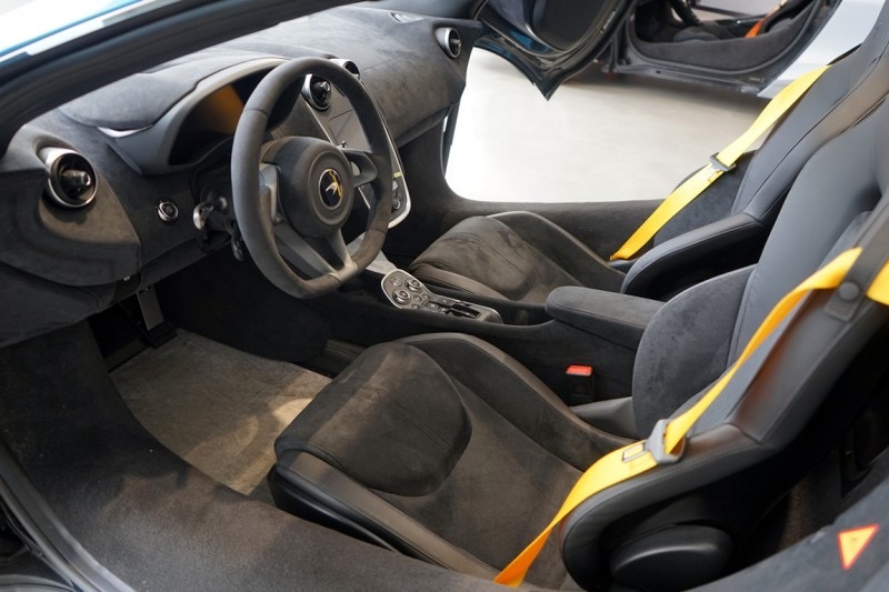 迈凯伦600ltspider库拉索蓝黑内