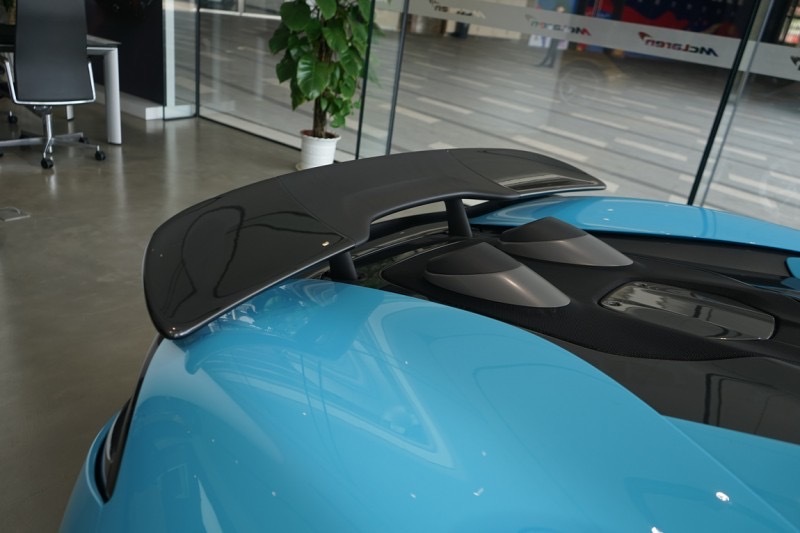 迈凯伦 600LT Spider 库拉索蓝/黑内