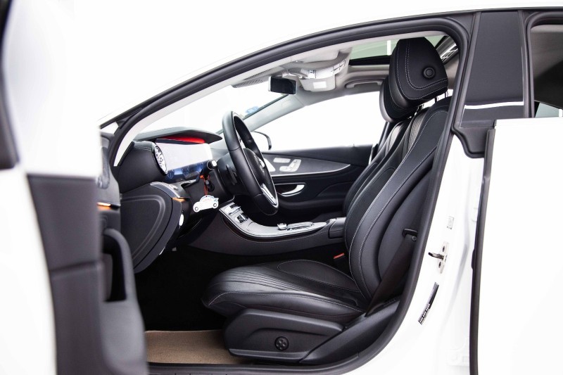 奔驰CLS300，当初刚换款时看起来怪怪的，现在看起来还挺好看