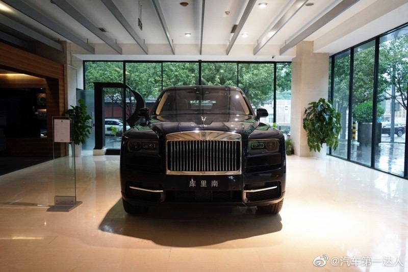 劳斯莱斯 库里南 宝石蓝青/白棕