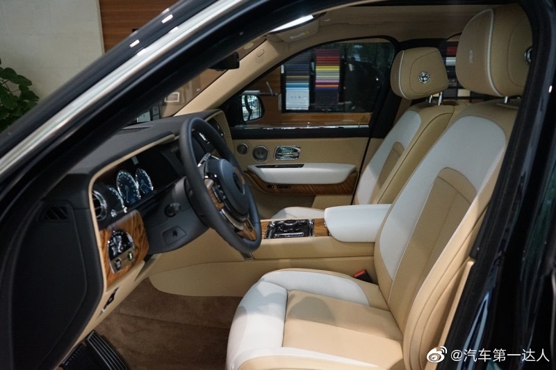 劳斯莱斯 库里南 宝石蓝青/白棕