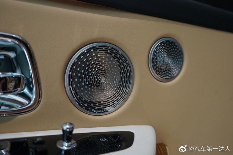 劳斯莱斯 库里南 宝石蓝青/白棕