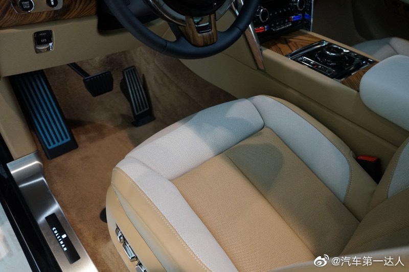 劳斯莱斯 库里南 宝石蓝青/白棕