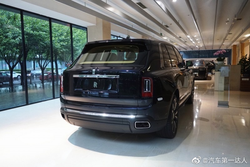 劳斯莱斯 库里南 宝石蓝青/白棕