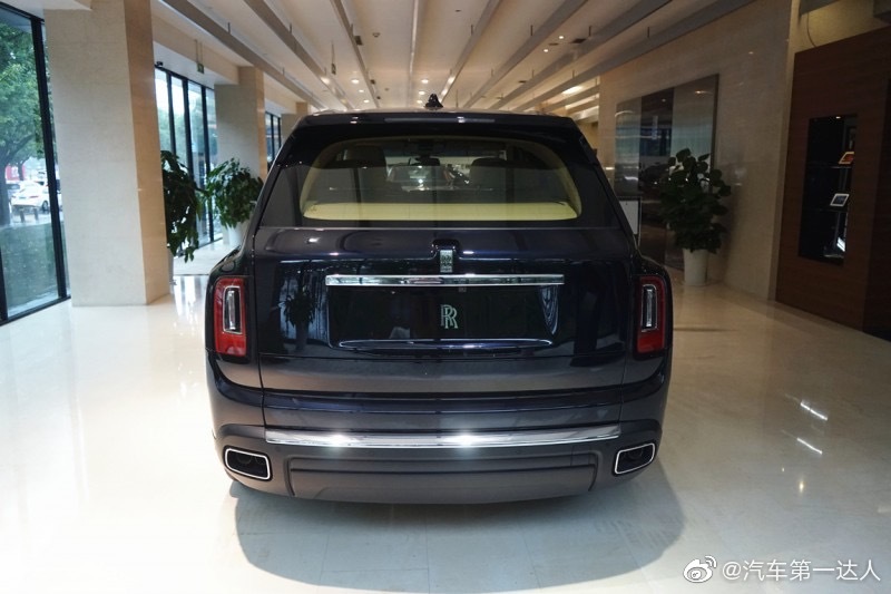 劳斯莱斯 库里南 宝石蓝青/白棕