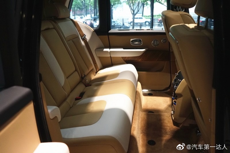 劳斯莱斯 库里南 宝石蓝青/白棕