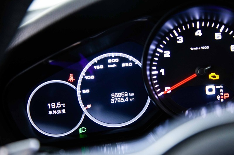 保时捷卡宴欣赏一下