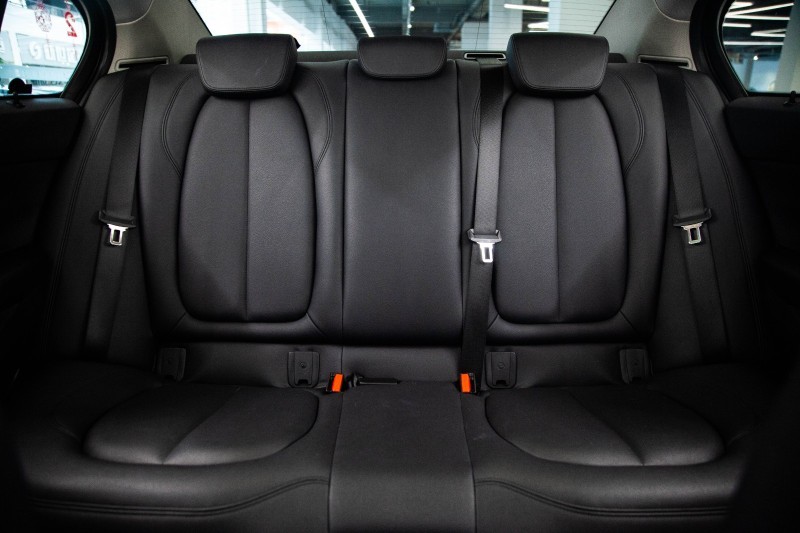 十几万的宝马也是宝马，1系3厢欣赏一下