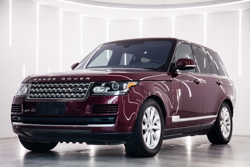 路虎揽胜行政版,这个颜色不是太多见.