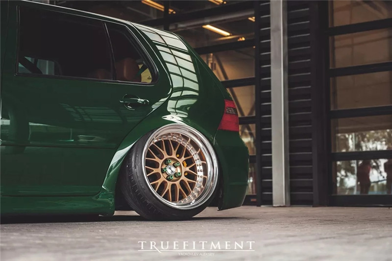 好看的汽车图片：老车重获青春 大众高尔夫MK4