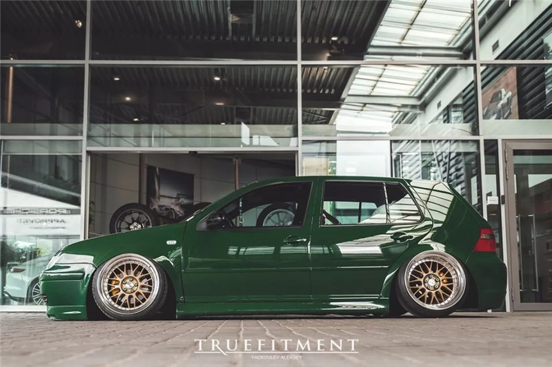 好看的汽车图片：老车重获青春 大众高尔夫MK4