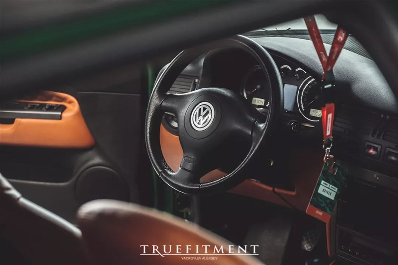 好看的汽车图片：老车重获青春 大众高尔夫MK4