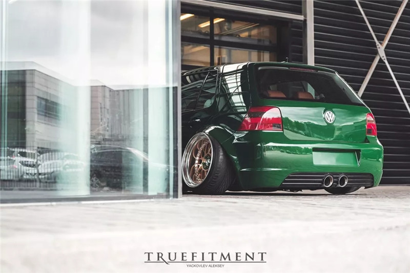 好看的汽车图片：老车重获青春 大众高尔夫MK4