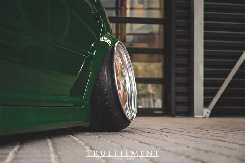 好看的汽车图片：老车重获青春 大众高尔夫MK4