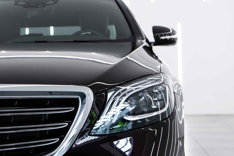 奔驰S320L欣赏一下，三道杠的大灯一直都比较好看