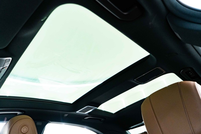 奔驰S320L欣赏一下，三道杠的大灯一直都比较好看