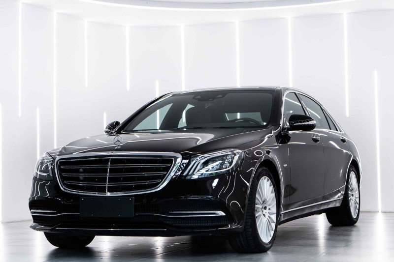 奔驰S320L欣赏一下，三道杠的大灯一直都比较好看