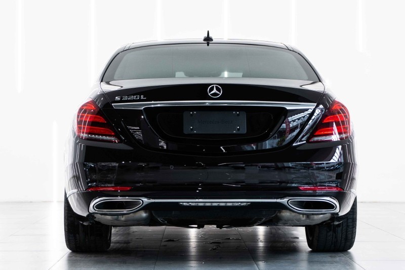 奔驰S320L欣赏一下，三道杠的大灯一直都比较好看