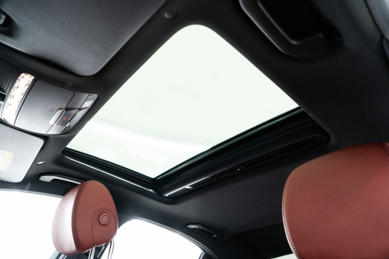 奔驰C260欣赏一下，中网和钢圈改的怎么样？