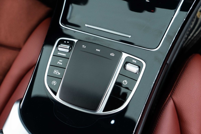 奔驰C260欣赏一下，中网和钢圈改的怎么样？