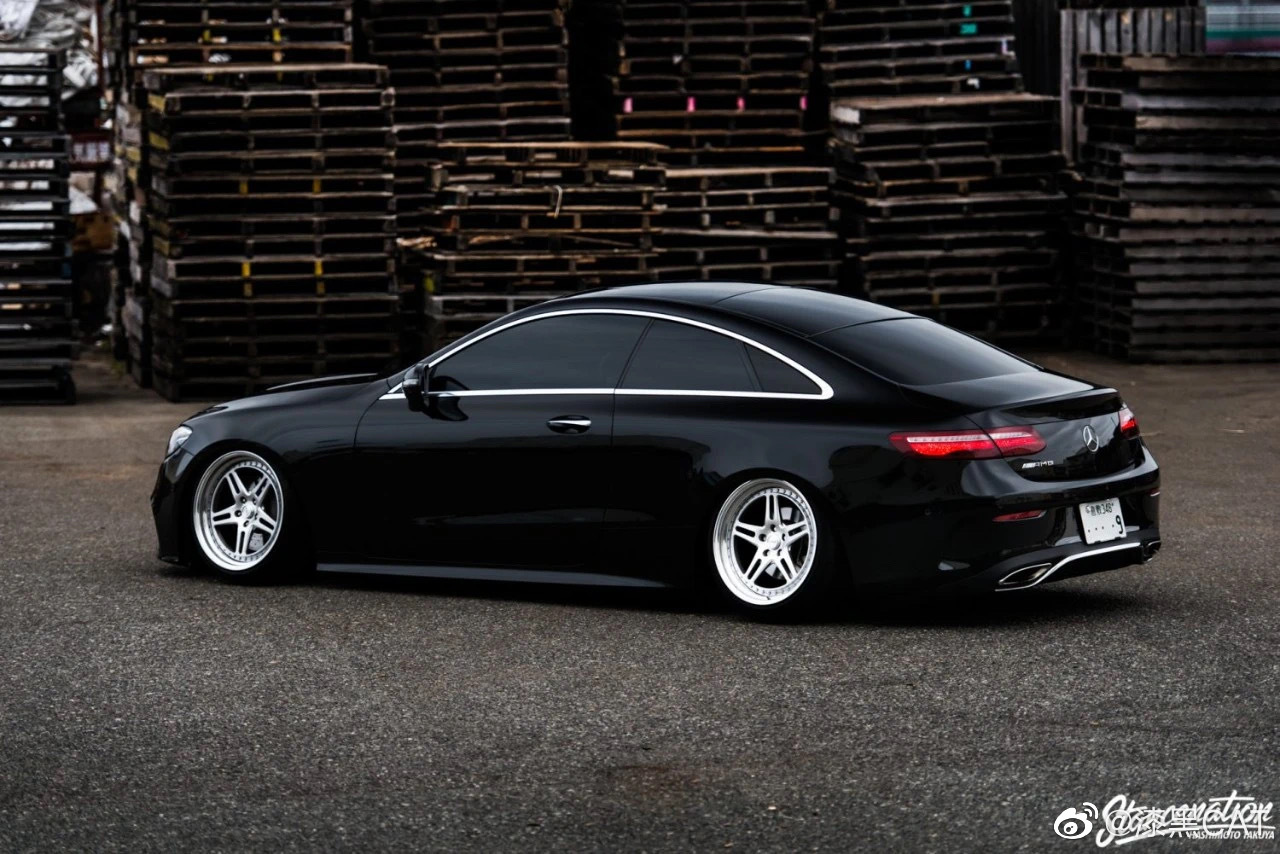 德系双雄 奔驰E couper vs宝马 4系 姿态都好棒