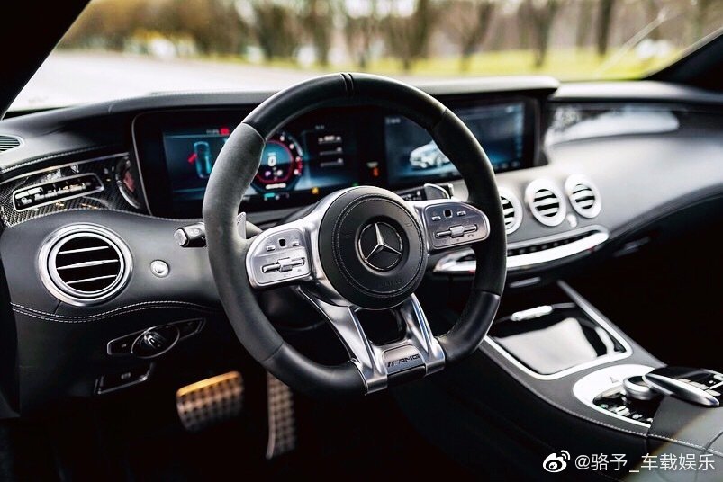 Mercedes AMG S63，豪华款中的性能车，售227.88万起。