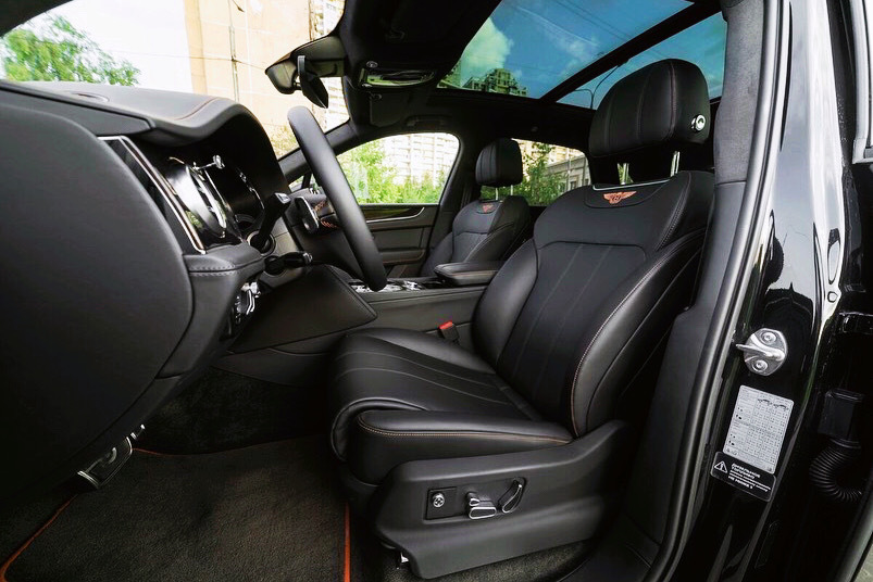 双色车漆，感觉就是不一样啊 Bentley Bentayga V8