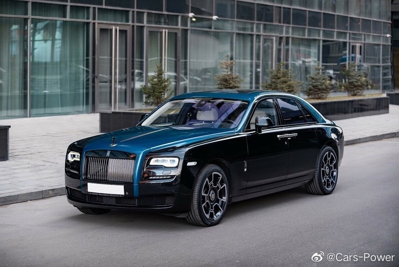 劳斯莱斯古思特BB 稀有彗星蓝+黑双色 蛮别致的