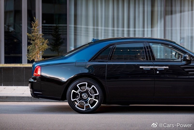 劳斯莱斯古思特BB 稀有彗星蓝+黑双色 蛮别致的