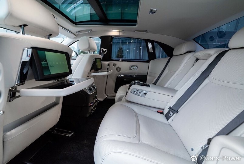 劳斯莱斯古思特BB 稀有彗星蓝+黑双色 蛮别致的