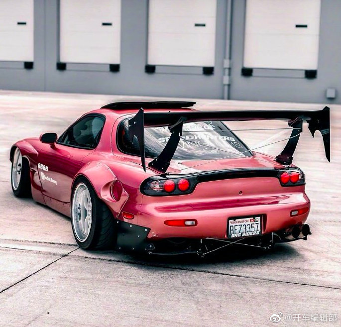 汽车美图大赏：马自达RX-7，纯粹的转子跑车