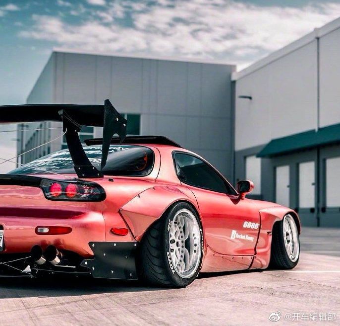 汽车美图大赏：马自达RX-7，纯粹的转子跑车