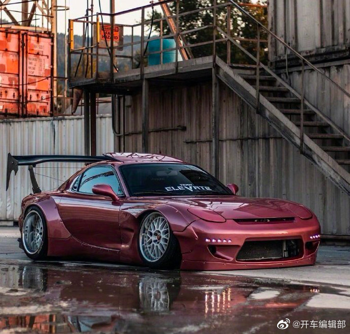 汽车美图大赏：马自达RX-7，纯粹的转子跑车