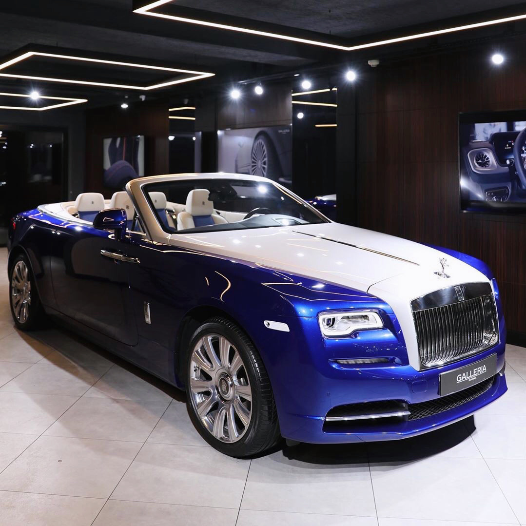Rolls Royce Dawn 感觉车头设计很棒，只是车尾比较……