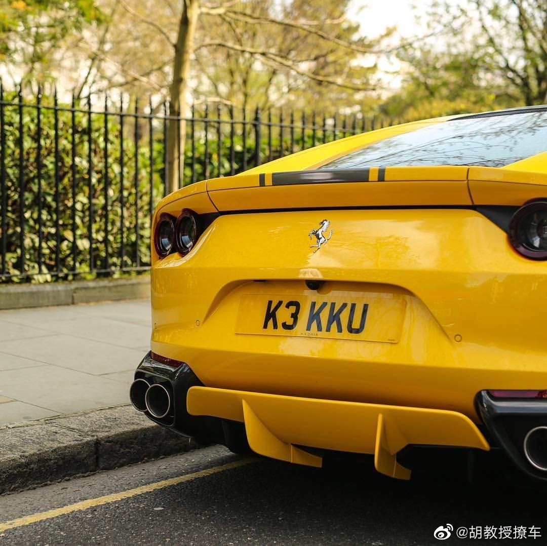 精美汽车图集：优雅的法拉利 812 Superfast