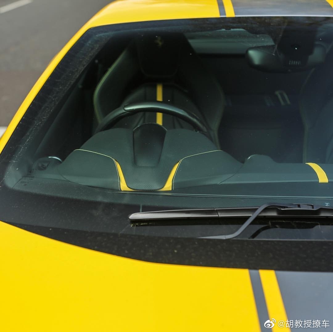 精美汽车图集：优雅的法拉利 812 Superfast