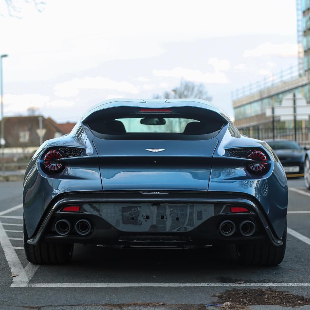 最美猎装 阿斯顿马丁 Vanquish Zagato