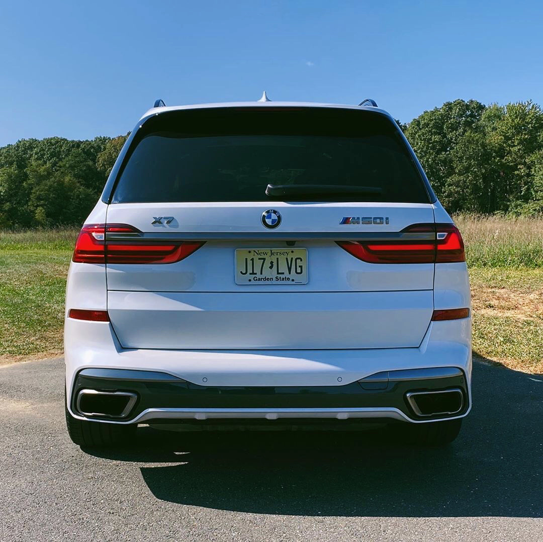 这大家伙满意么？还是比较喜欢Mercedes GLS呢？ BMW X7 M50i