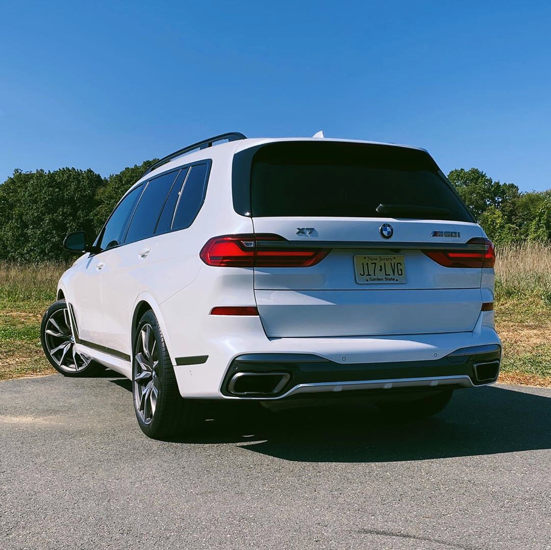 这大家伙满意么？还是比较喜欢Mercedes GLS呢？ BMW X7 M50i