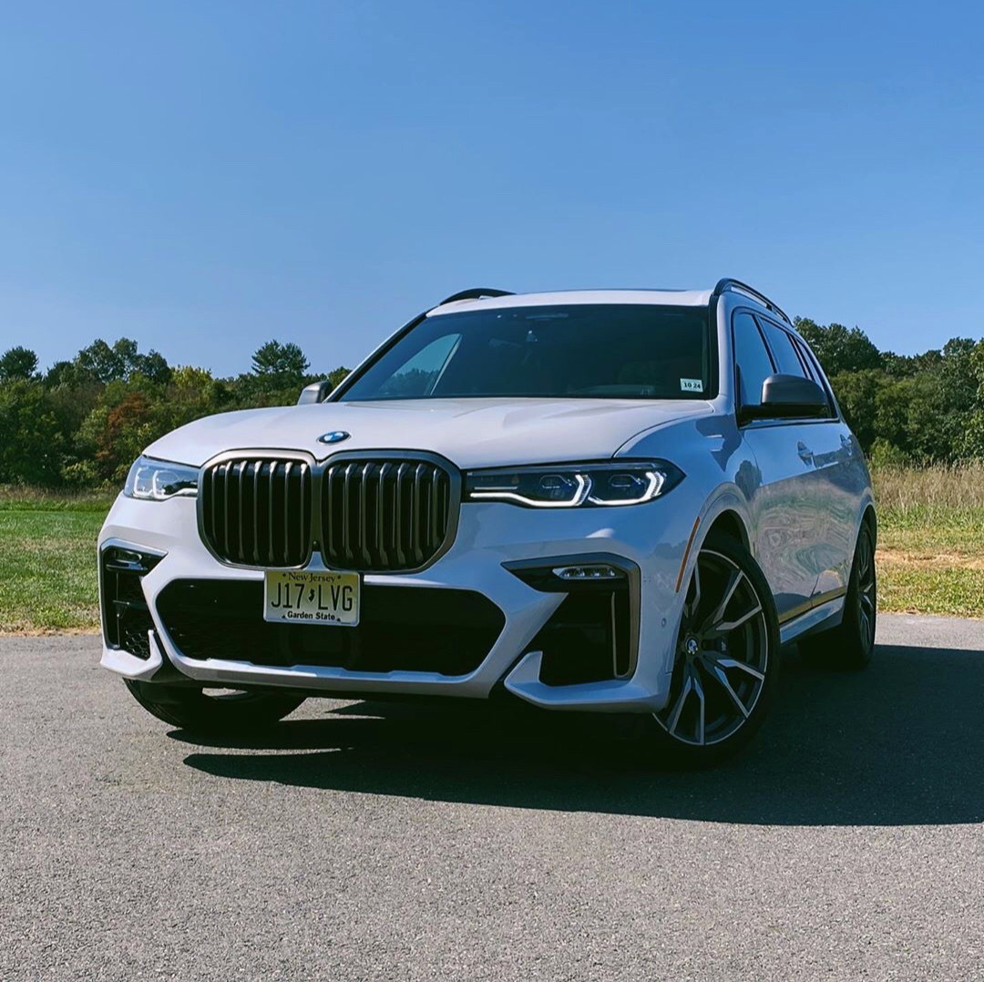这大家伙满意么？还是比较喜欢Mercedes GLS呢？ BMW X7 M50i