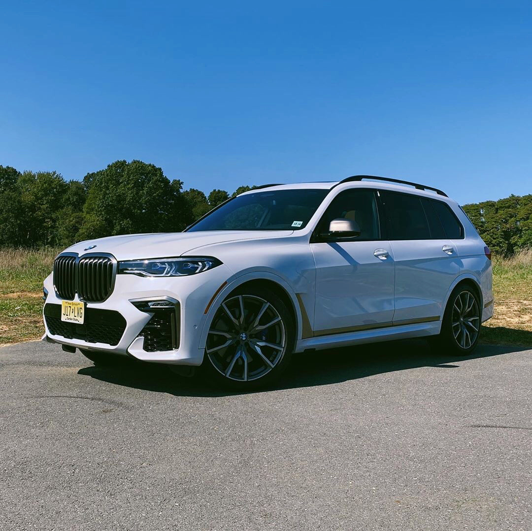 这大家伙满意么？还是比较喜欢Mercedes GLS呢？ BMW X7 M50i