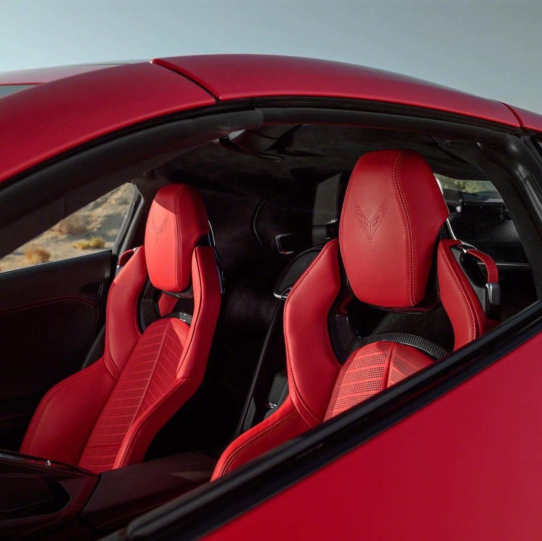 保时捷VS克尔维特，你会选择谁？